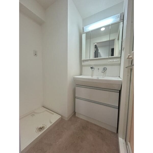 ※写真は同じマンションの違う部屋のものになります。 リベルティア