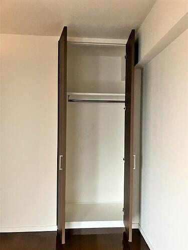 洋室6.5畳のクロゼット プライムメイツ東別院