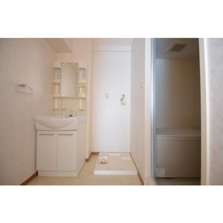 ※写真は同じマンションの違う部屋のものになります。 フローレス・コート