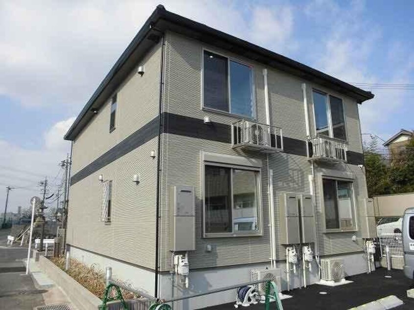 落ち着いた雰囲気の外観です コンバーレ　アイヅマⅢ