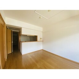 室内写真は別部屋の写真です。