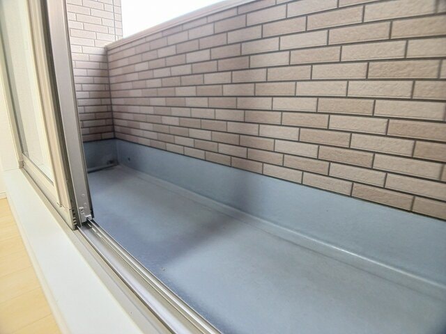 落ち着いた時間を過ごせるバルコニーです ラ・カーサ　スペランツァ高浜