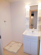 ゆったりとスペースのある洗面所 サンスクエア