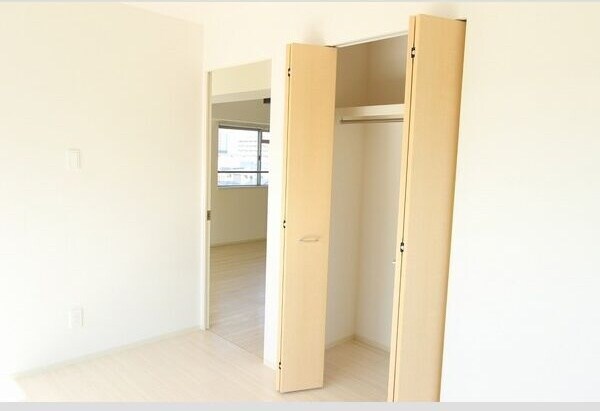  名古屋臨海高速鉄道<あおなみ線>/中島駅 徒歩26分 5階 築37年