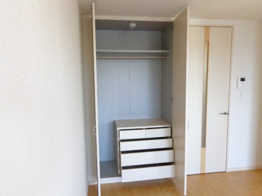 収納 プレジデント・川中