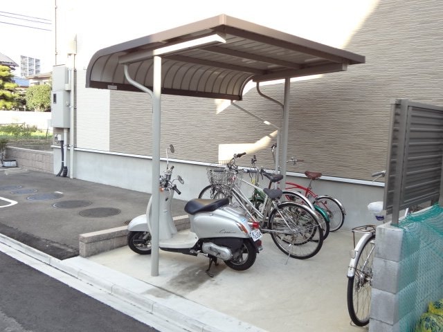 屋根付き駐輪場 レオネクスト雄