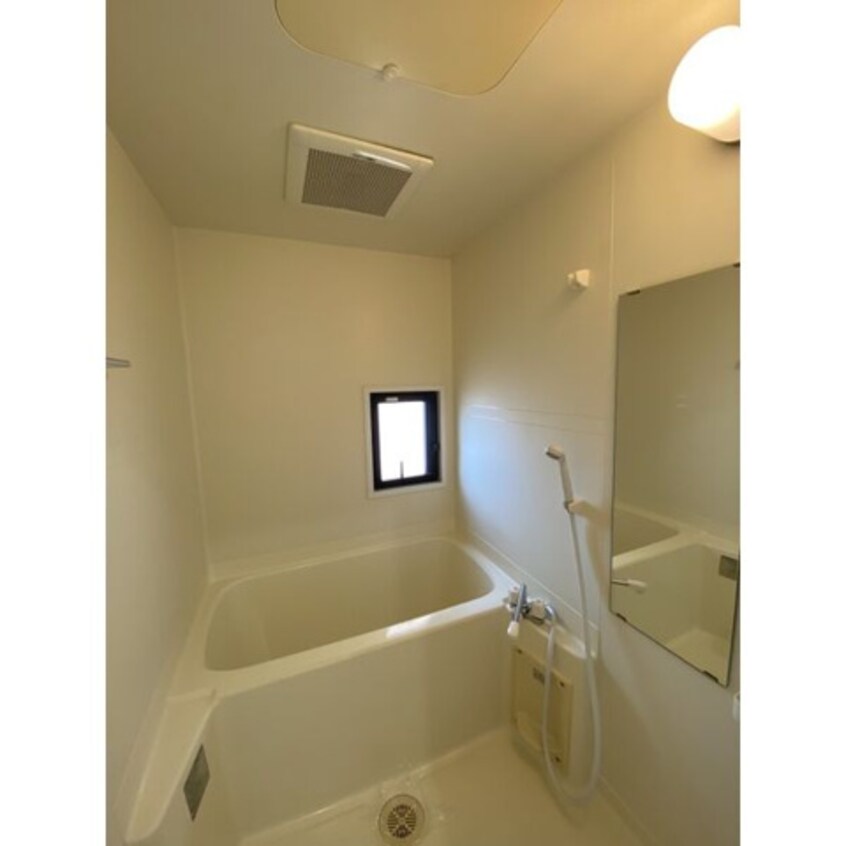 ※写真は同じマンションの違う部屋のものになります。 名古屋市営地下鉄鶴舞線/浄心駅 徒歩2分 8階 築13年