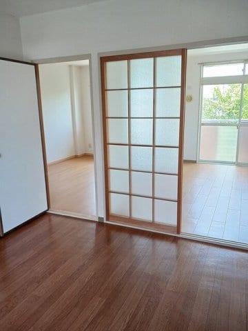 こちらの居間で趣味の時間をお楽しみください ジュネスアノンβ