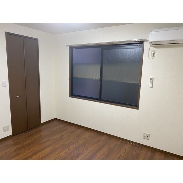 室内写真は別部屋の写真です。 ブラウンコート