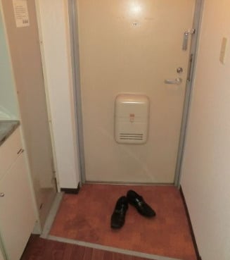 ※写真は同じマンションの違う部屋のものになります。 名古屋市営地下鉄名港線/六番町駅 徒歩6分 2階 築37年