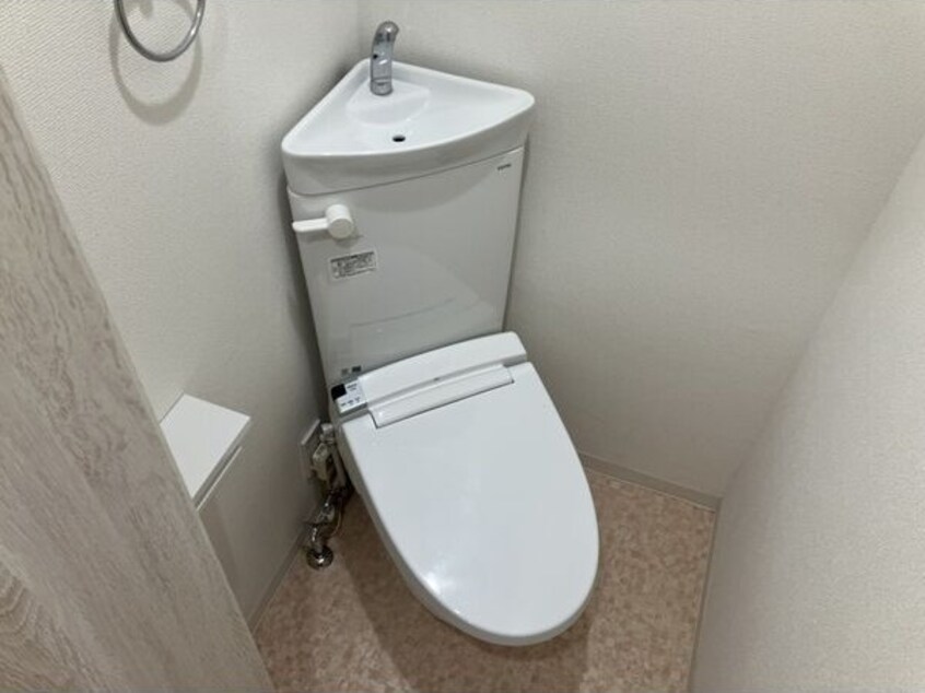  阪急神戸線/西宮北口駅 徒歩22分 2階 築33年