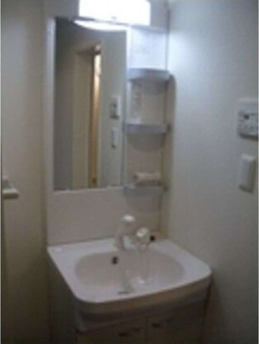  アンプルール　リーブルThree Rings Field