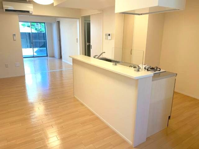 リビング ラピス　ワイ