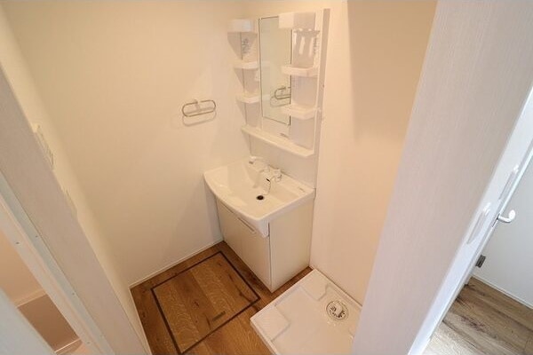  近鉄名古屋線/烏森駅 徒歩7分 1階 築6年