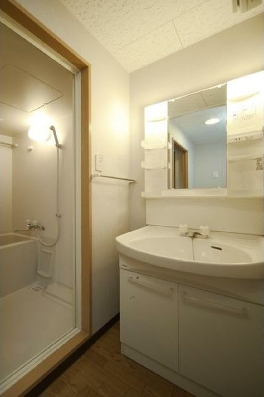  ウイステリア神宮西