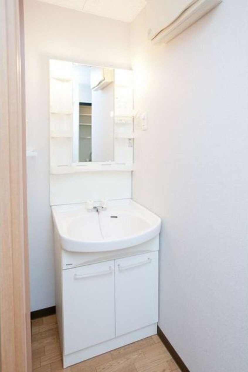  ウイステリア神宮西