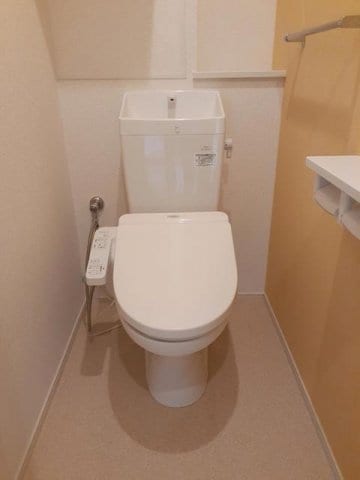シンプルで使いやすいトイレです 名鉄三河線/高浜港駅 徒歩11分 2階 築5年