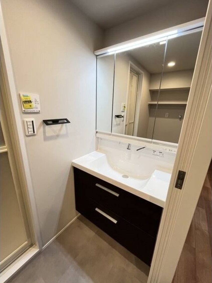 ※写真は同じマンションの違う部屋のものになります。 インプルーブ金山