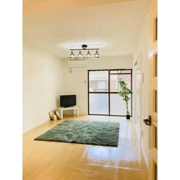 ※写真は同じマンションの違う部屋のものになります。 シャンブルナルカワ