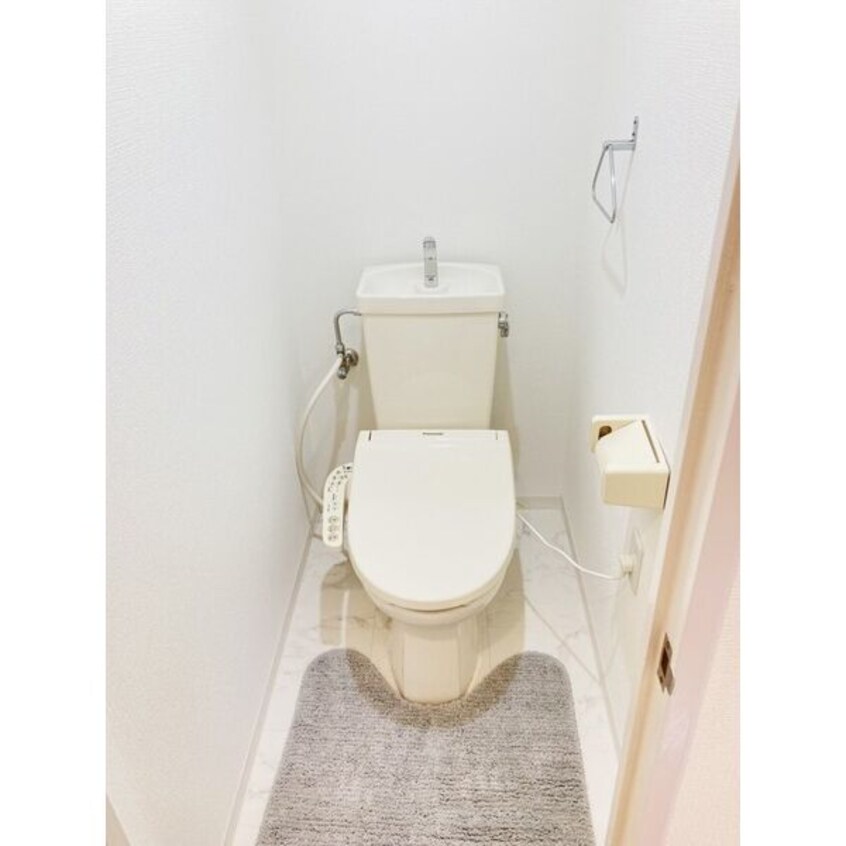 ※写真は同じマンションの違う部屋のものになります。 シャンブルナルカワ