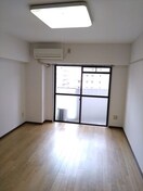 ※写真は同じマンションの違う部屋のものになります。 名古屋市営地下鉄東山線/栄駅 徒歩12分 3階 築36年