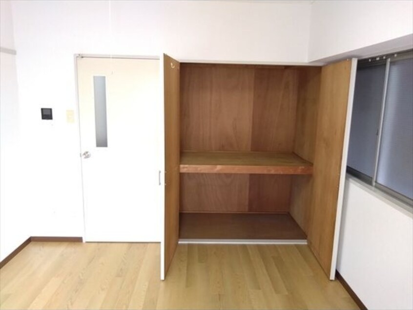 ※写真は同じマンションの違う部屋のものになります。 名古屋市営地下鉄東山線/栄駅 徒歩12分 3階 築36年