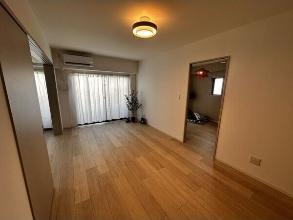  ポルタニグライースト