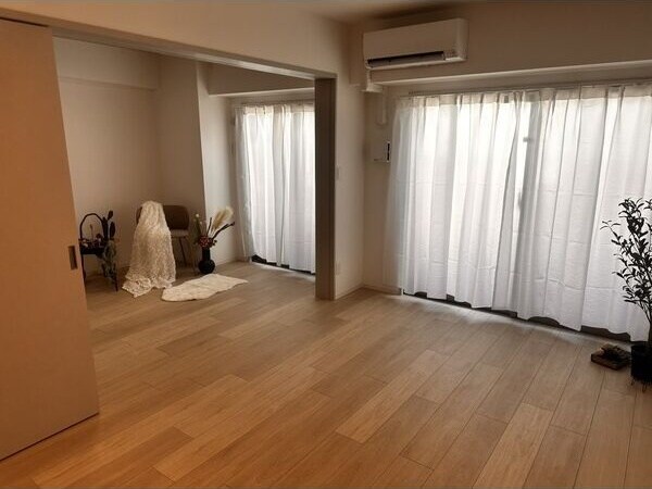  ポルタニグライースト