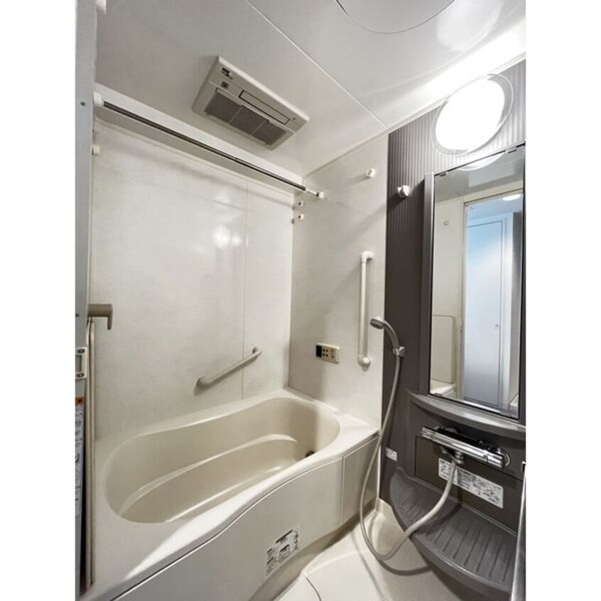 ※写真は同じマンションの違う部屋のものになります。 ラドーニ清水