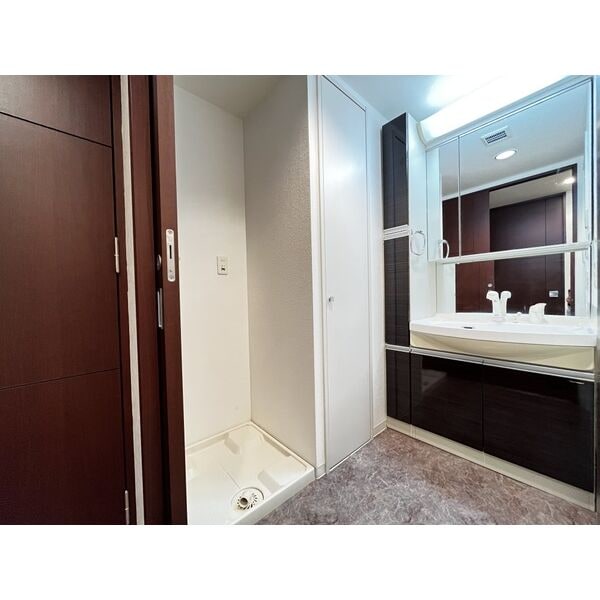 ※写真は同じマンションの違う部屋のものになります。 ラドーニ清水