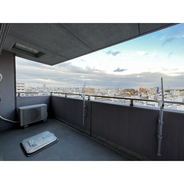 ※写真は同じマンションの違う部屋のものになります。 ラドーニ清水