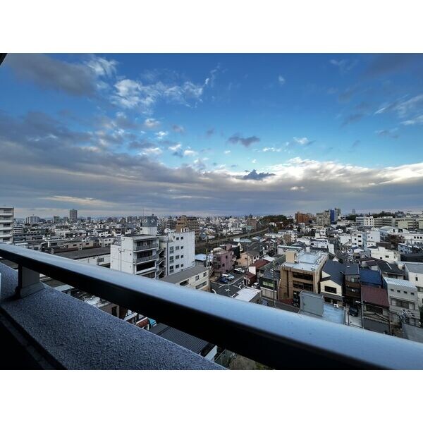 ※写真は同じマンションの違う部屋のものになります。 ラドーニ清水