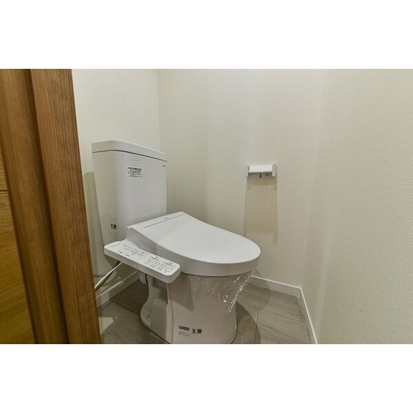 ※写真は同じマンションの違う部屋のものになります。 名古屋市営地下鉄東山線/中村日赤駅 徒歩17分 6階 築38年