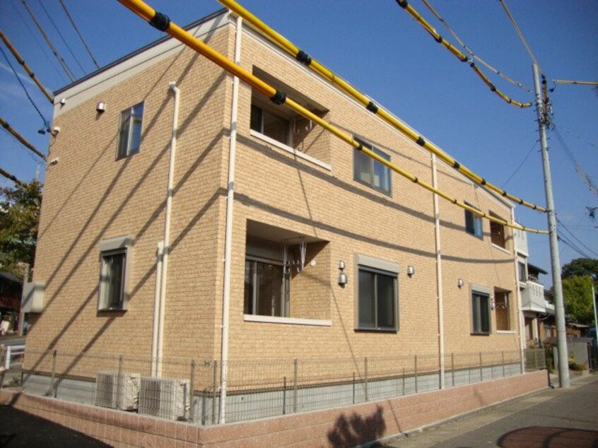 外観写真（昼） プレザンス・カメリア