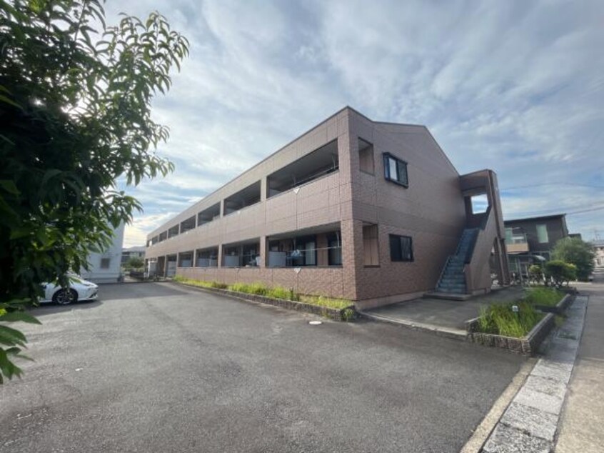 外観写真（昼） グランドステージ