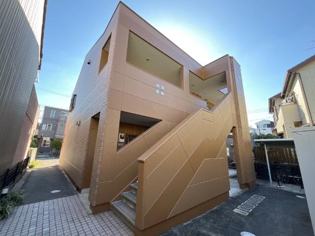 外観写真（昼） ウェル　ＩＺＵＭＩ