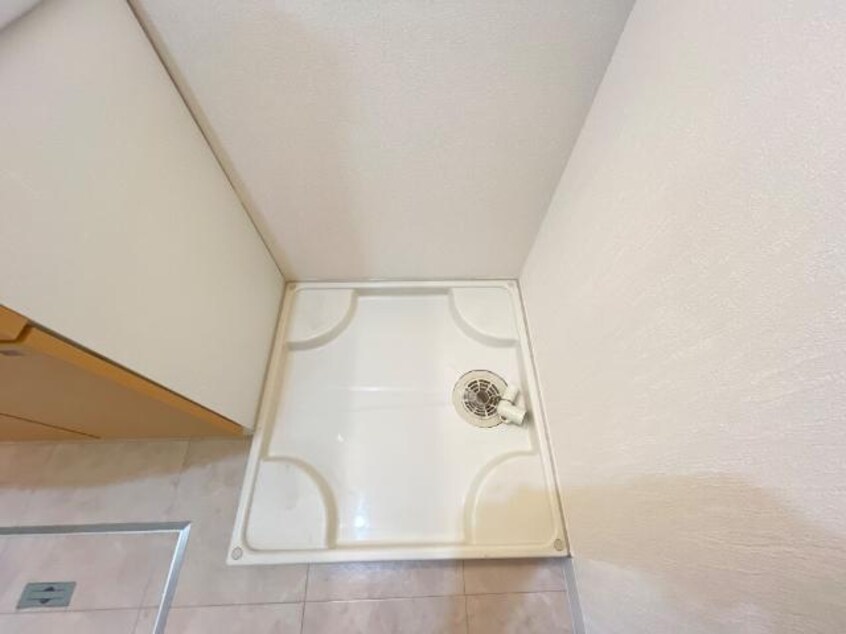 洗濯機置場 ウェル　ＩＺＵＭＩ