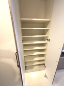 ※写真は同じマンションの違う部屋のものになります。 名古屋市営地下鉄桜通線/高岳駅 徒歩1分 15階 築17年