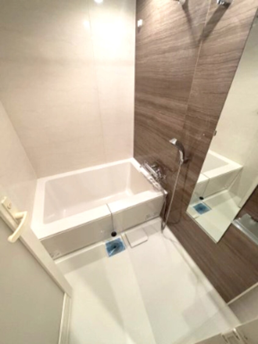 ※写真は同じマンションの違う部屋のものになります。 名古屋市営地下鉄桜通線/高岳駅 徒歩1分 15階 築17年