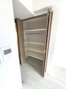 ※写真は同じマンションの違う部屋のものになります。 名古屋市営地下鉄桜通線/高岳駅 徒歩1分 15階 築17年