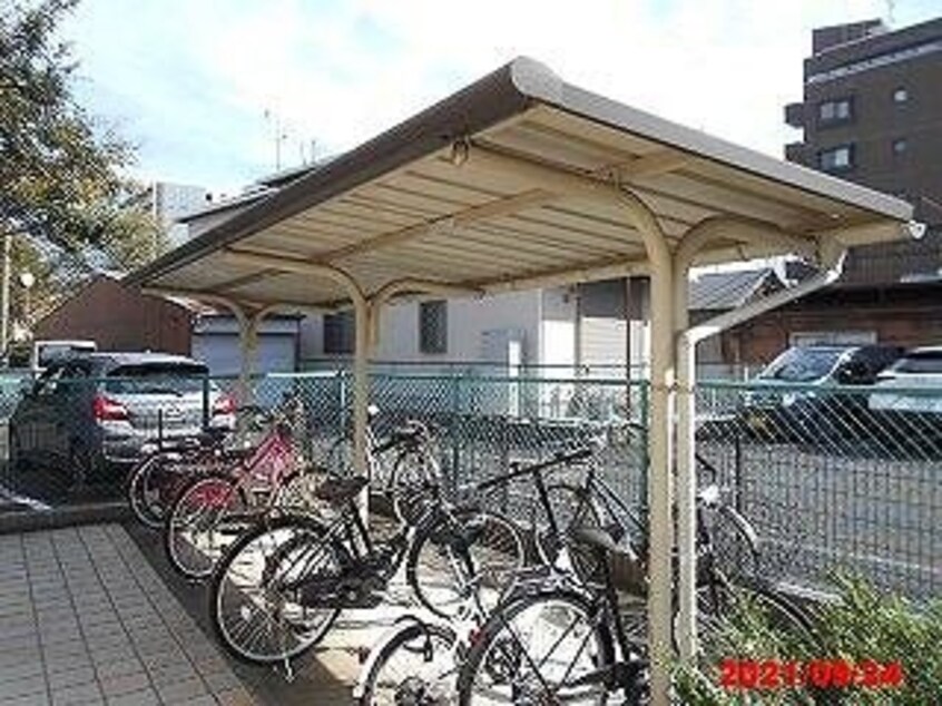 屋根付き駐輪場 レオパレス日置通り
