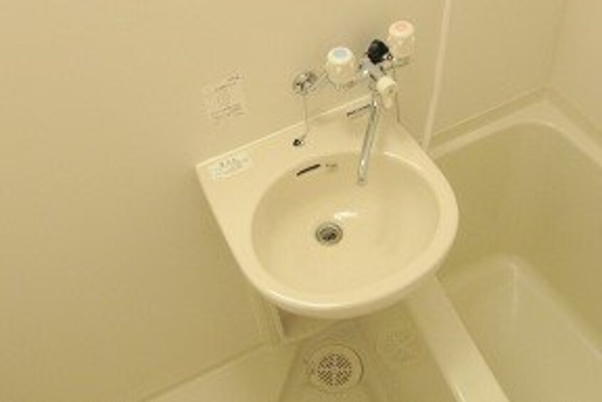  レオパレス日置通り