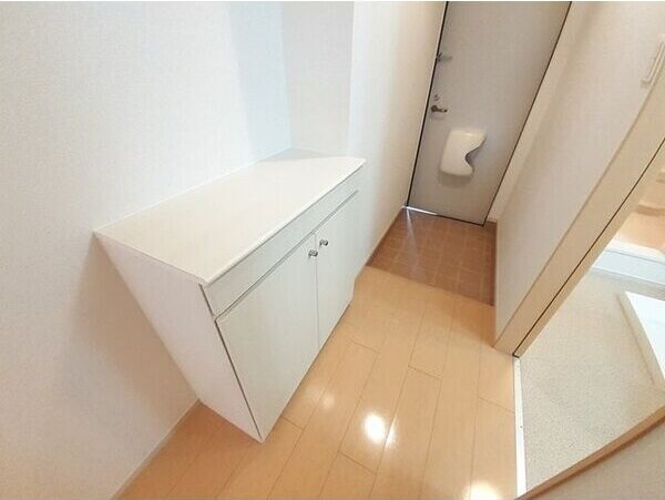  東海道本線・山陽本線<JR神戸線>/甲子園口駅 徒歩18分 1階 築11年