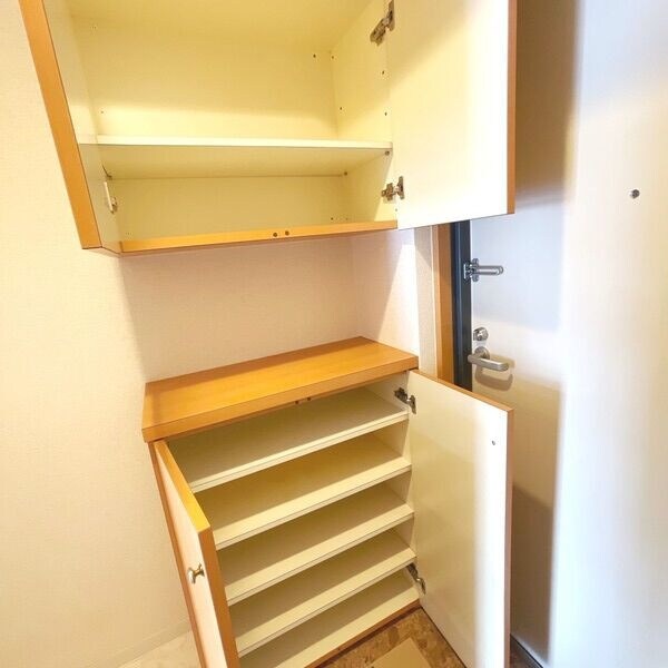 ※写真は同じマンションの違う部屋のものになります。 une semaine