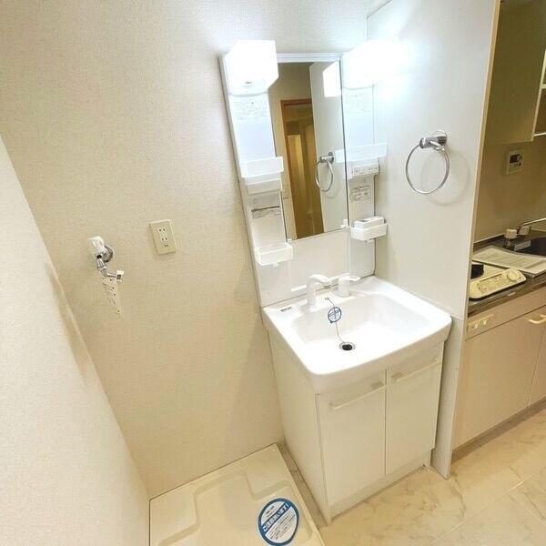 ※写真は同じマンションの違う部屋のものになります。 une semaine