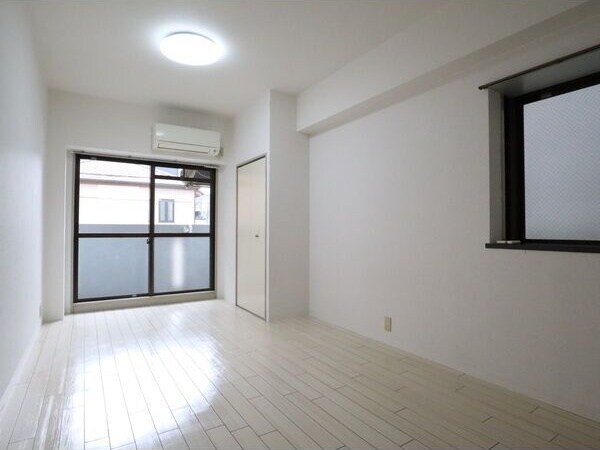  名古屋市営地下鉄東山線/新栄町駅 徒歩13分 2階 築35年