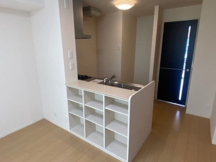 室内写真は別部屋の写真です。 Chouette　A棟