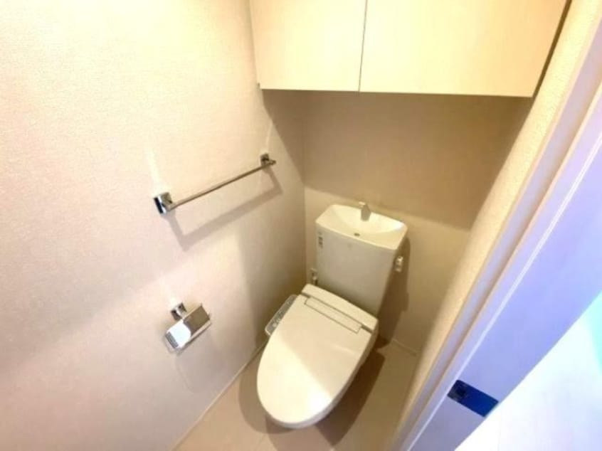 室内写真は別部屋の写真です。 Chouette　A棟