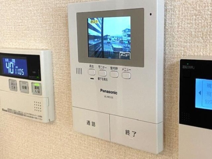 室内写真は別部屋の写真です。 Chouette　A棟