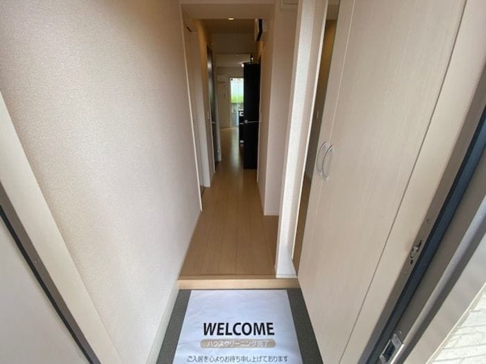 室内写真は別部屋の写真です。 Chouette　A棟